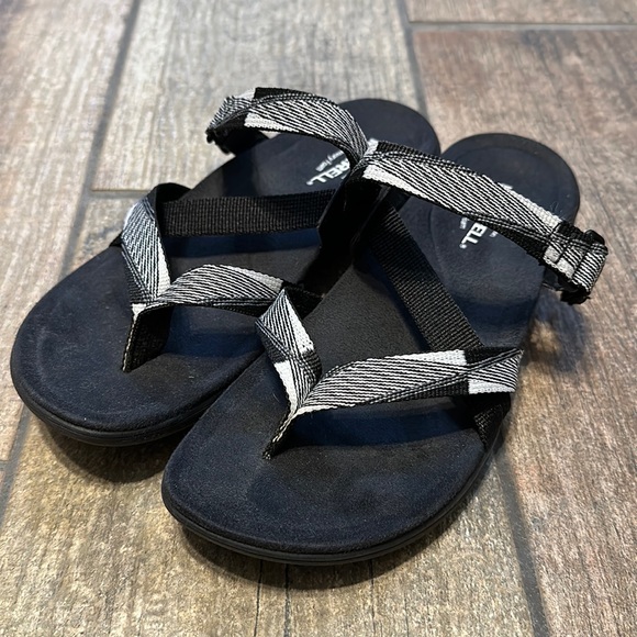 Merrell Shoes Merrell Womens Black And White Air Cushion Memory Foam Sandals Poshmark